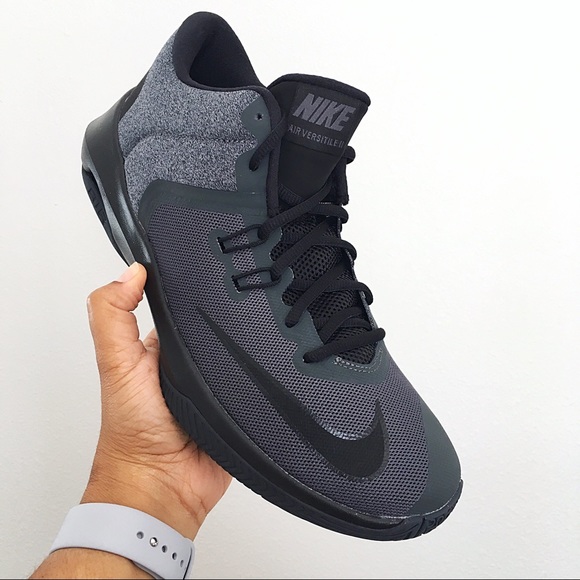 nike air versitile ii trainers mens